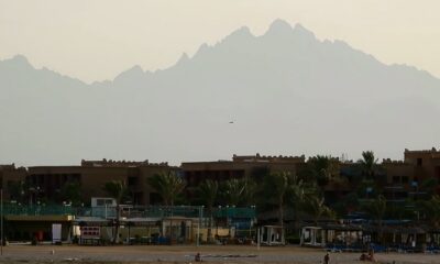 Piloto de avião é afastado após passar ‘raspando’ em pico de montanha