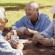 Felicidade é maior depois dos 60 anos e idosos explicam o motivo