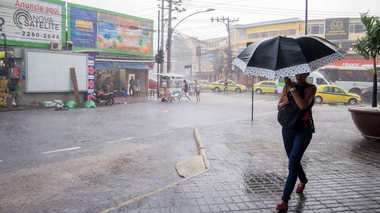 INMET emite alerta para chuvas fortes no Rio de Janeiro