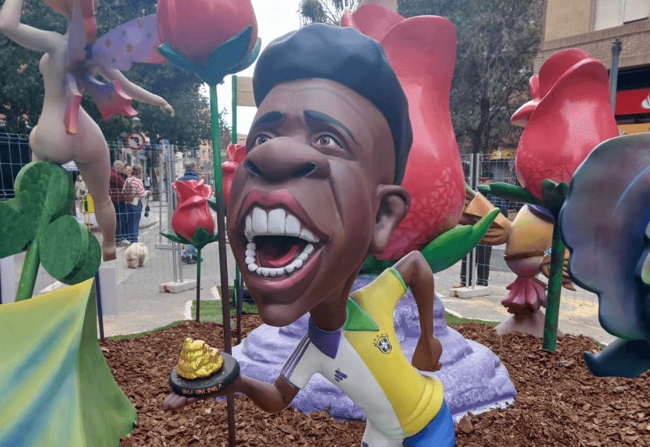 Vinicius Jr. é ridicularizado no "CARNAVAL" de Valência