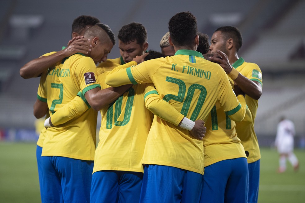 Jogadores comemoram gol pela Seleção Brasileira