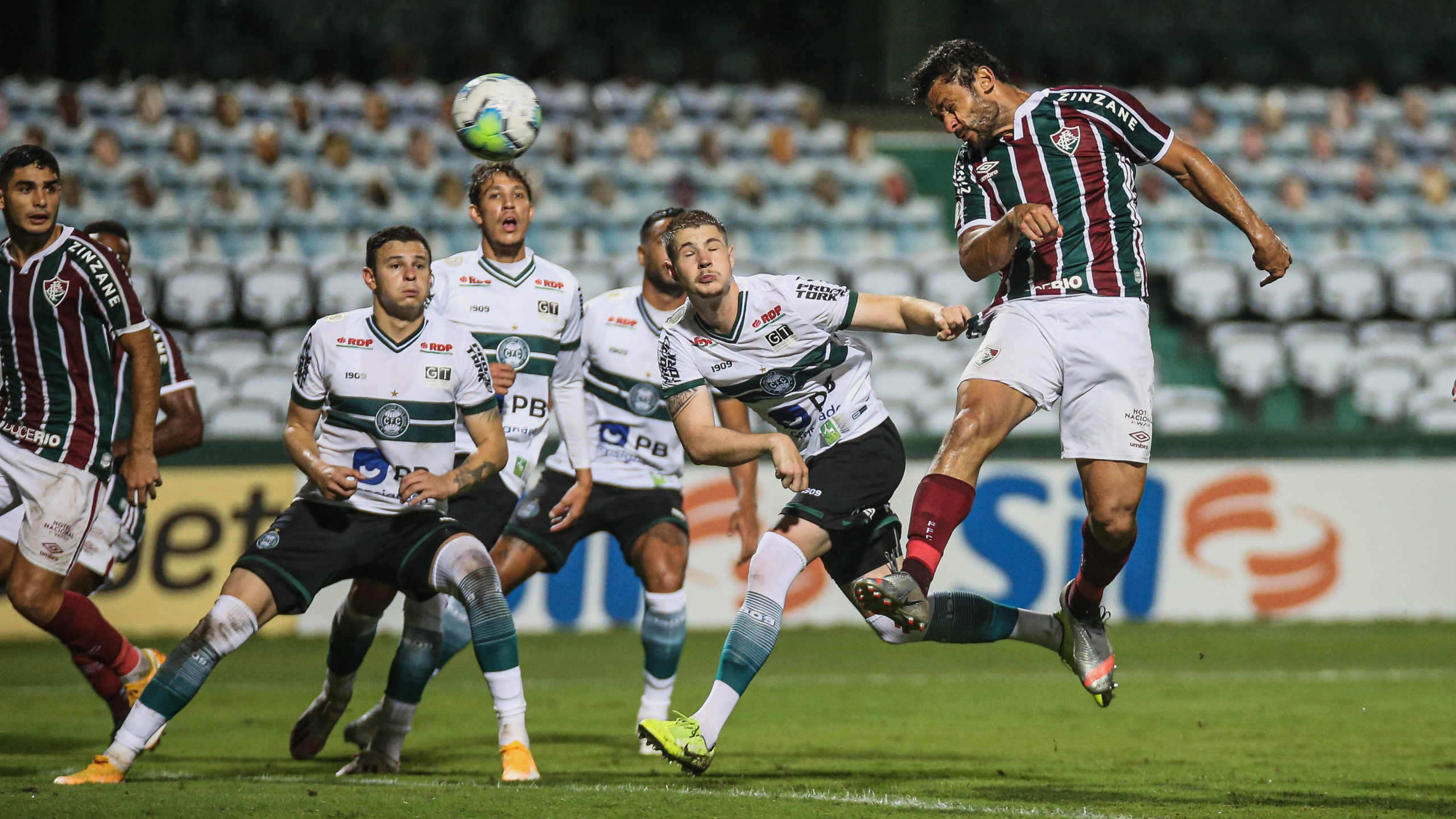 Em jogo de seis gols, Coritiba empata no Couto Pereira