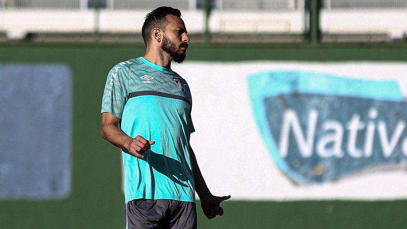 De camisa verde, Yago Felipe no treino do Fluminense