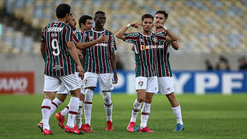 Jogadores do Fluminense comemoram gol sobre o Criciúma na Copa do Brasil