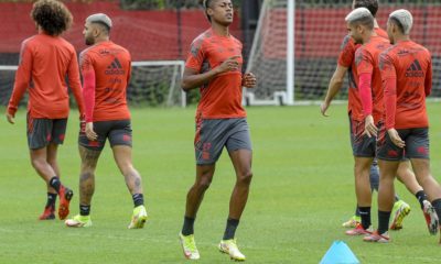 Flamengo chega em São Paulo para enfrentar o Bragantino com vários desfalques e Bruno Henrique como dúvida
