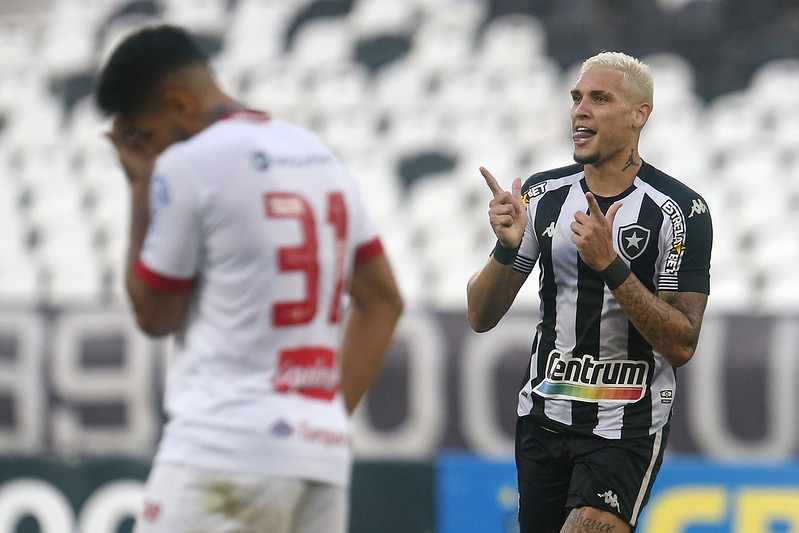 Rafael Navarro comandou a vitória do Botafogo sobre o Náutico 