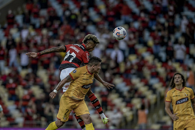 Flamengo vence o Barcelona-EQU por 2 a 0, no Maracanã, pela semifinal da Libertadores