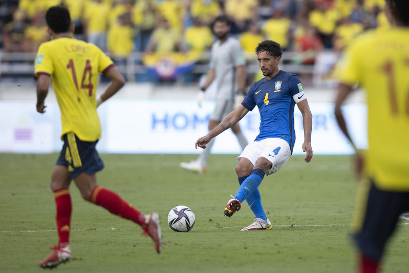 Marquinhos em ação com a camisa da Seleção Brasileira