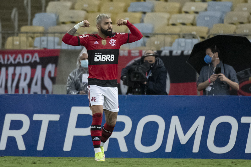 Gabigol chega a 100 gols pelo clube e Flamengo vence o Bahia por 3 a 0 pelo Brasileirão