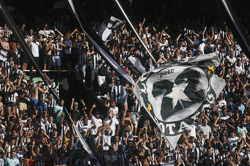 Botafogo x Vasco tem 30 mil ingressos vendidos; torcedores formam