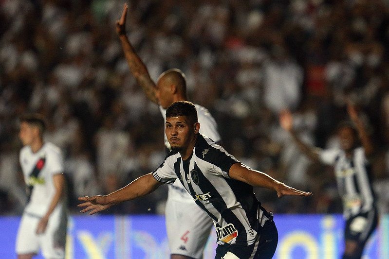 Erison marcou o gol da vitória botafoguense