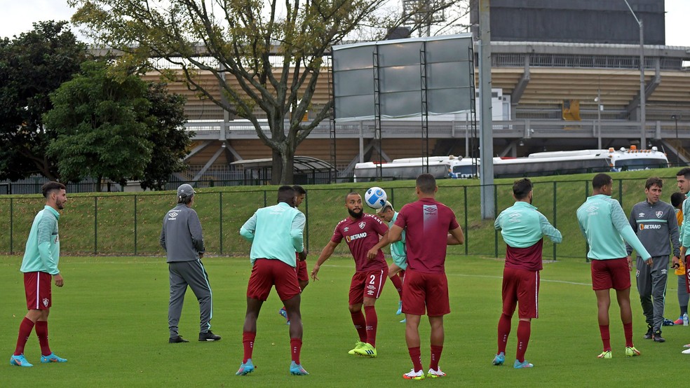 Jogadores do Fluminense em treino em Bogotá