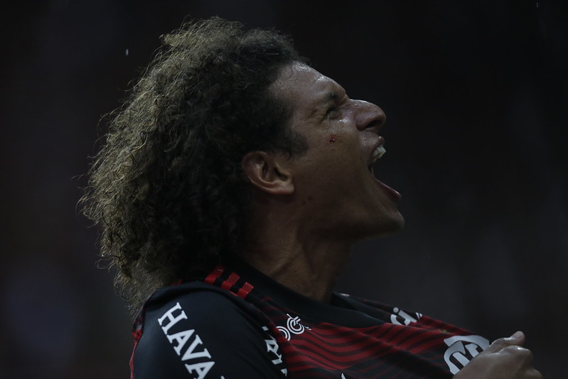 Arão marcou o único gol do Flamengo na vitória sobre o Vasco