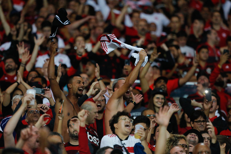 Ônibus grátis são disponibilizados para torcida em jogo do Flamengo no  Mundial