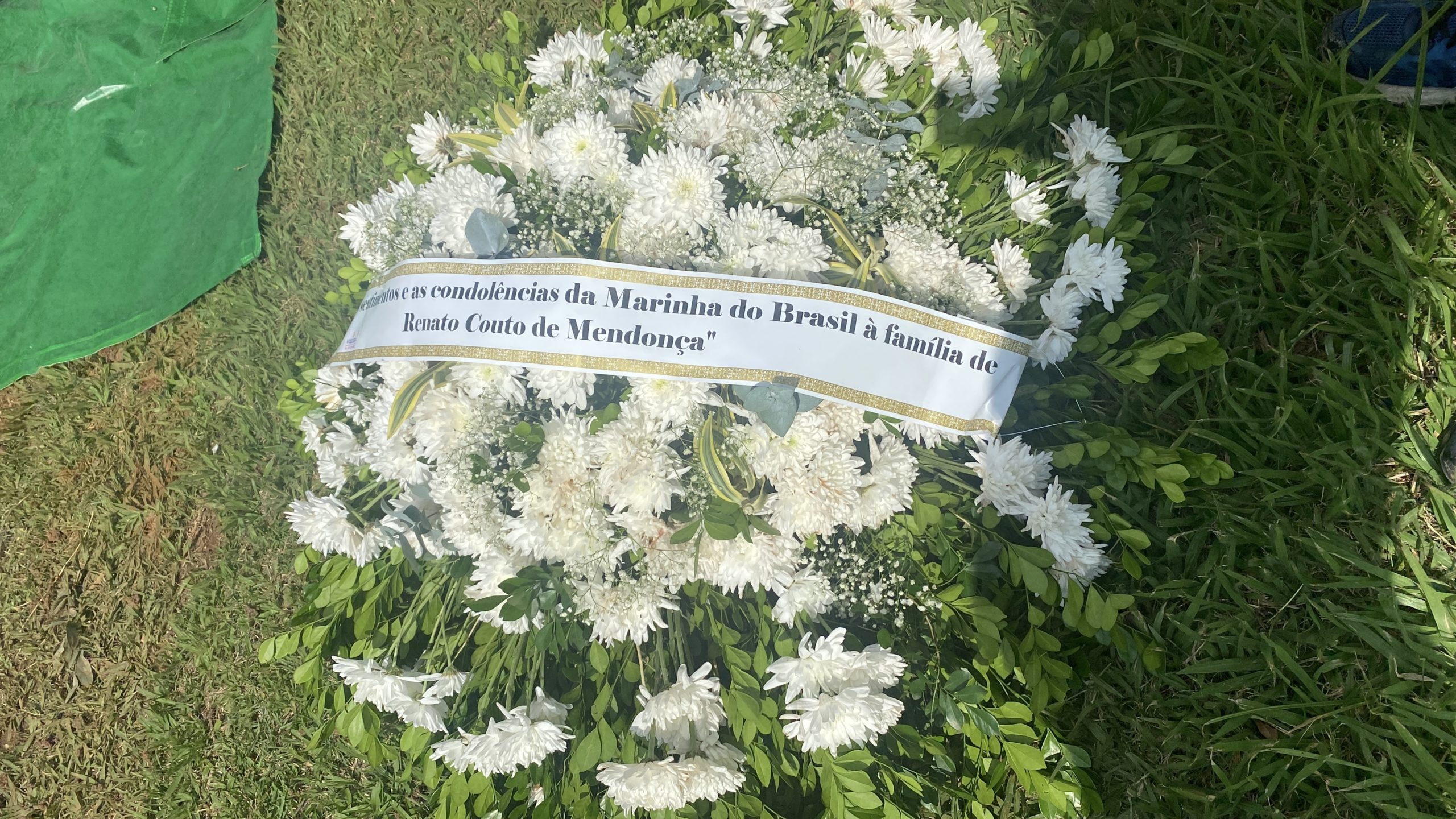 Marinha do Brasil envia coroa de flores em condolências pela morte do policial