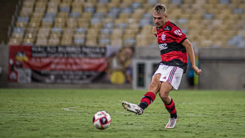 Gabriel Noga em ação em um jogo do Flamengo