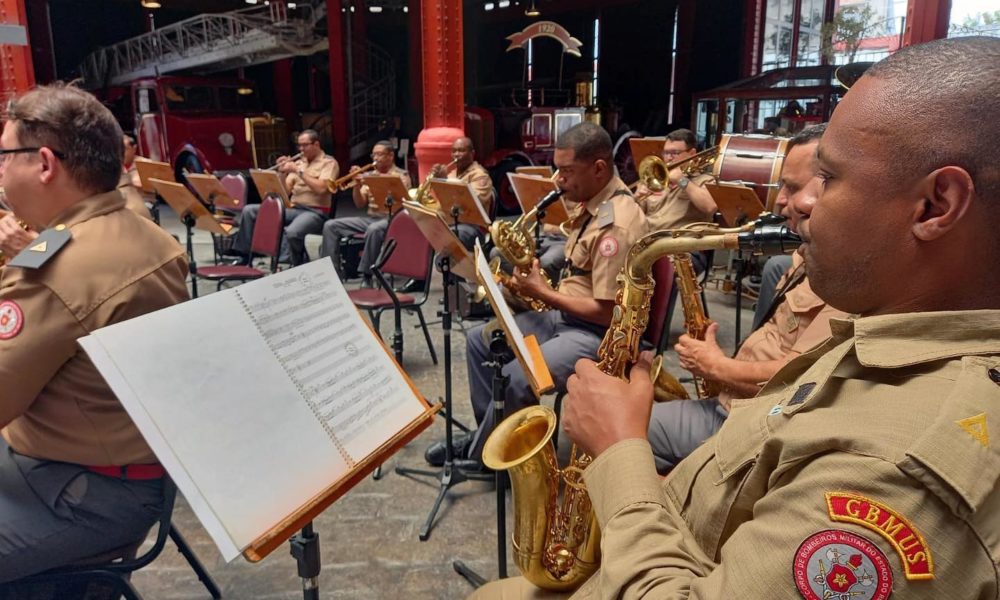 Stream Dobrado Jubileu (Instrumental) by Orquestra de Música Popular do  Corpo de Bombeiros