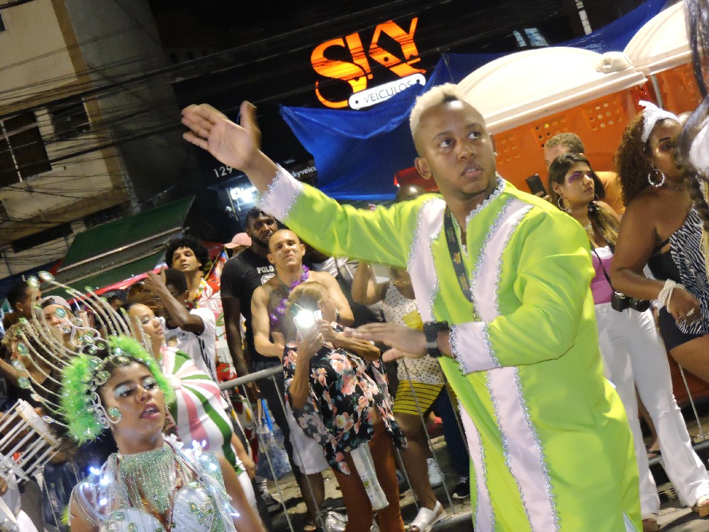 Mestre de bateria da Grande Rio volta com o uso obrigatório de máscaras  durante os ensaios da escola, Carnaval 2022 no Rio de Janeiro