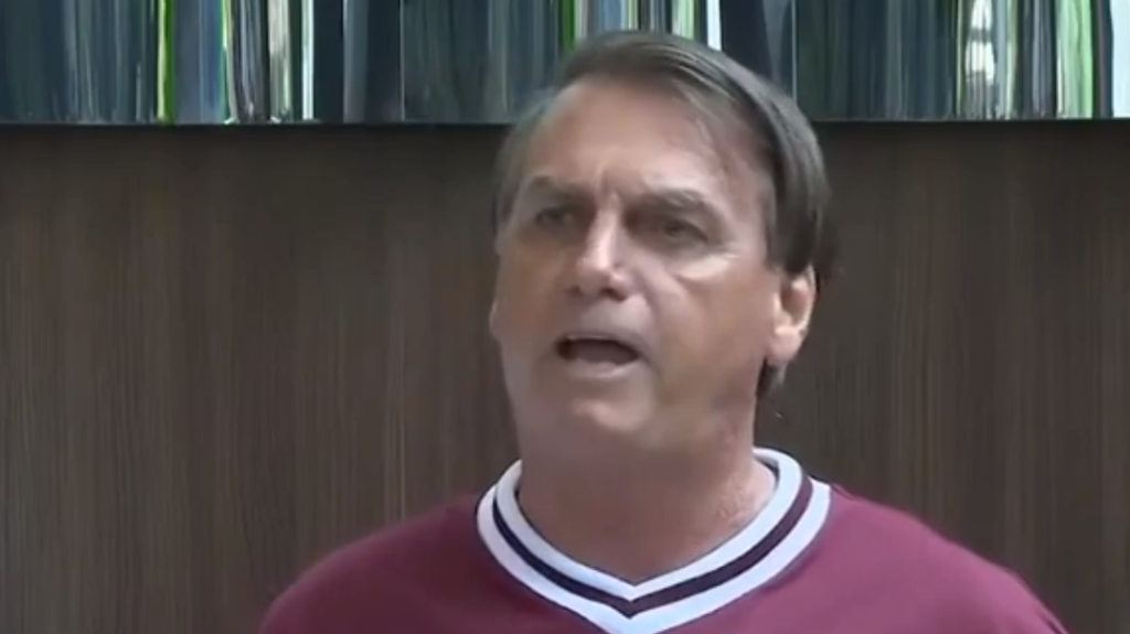 Imagem de Bolsonaro em entrevista no hospital