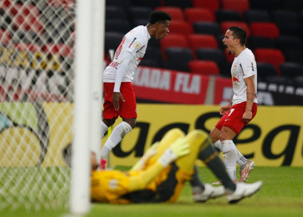 Como é que terminou o jogo do Flamengo e Bragantino?