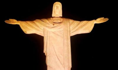 Cristo Redentor iluminado de amarelo em referência ao Maio Amarelo