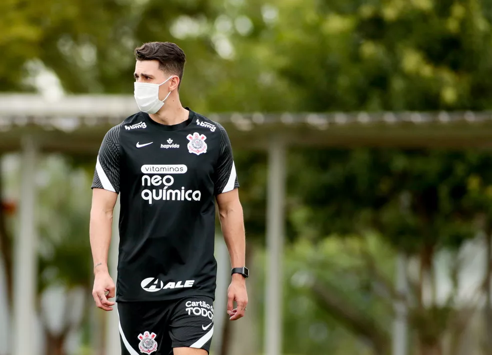 Danilo Avelar durante treino no Corinthians