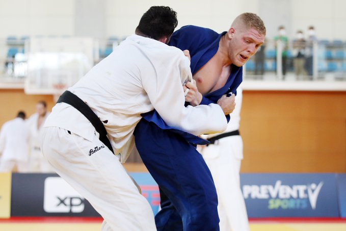 Judoca Rafael Buzacarini em ação nas Olimpíadas