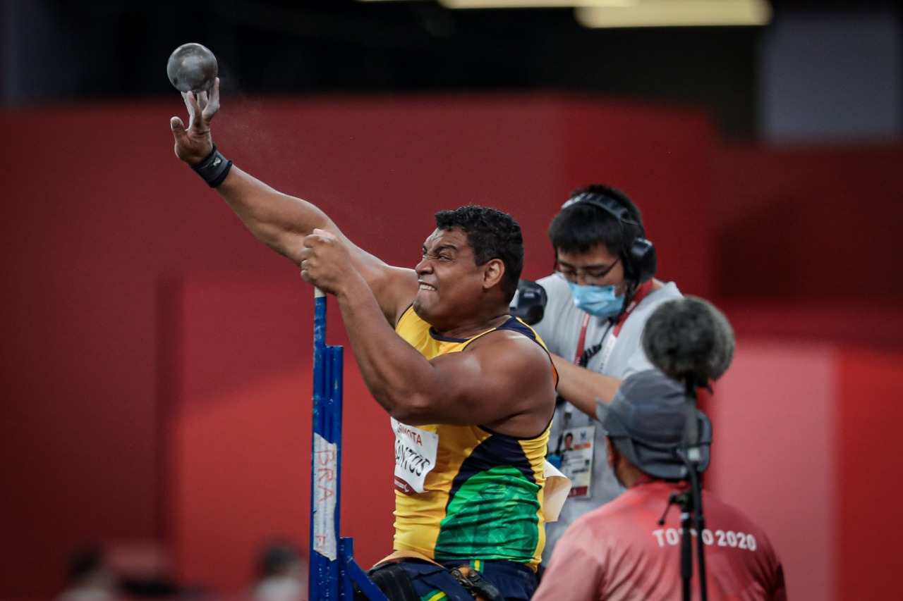 Wallace Santos é ouro no arremesso de peso nas Paralimpíadas de Tóquio