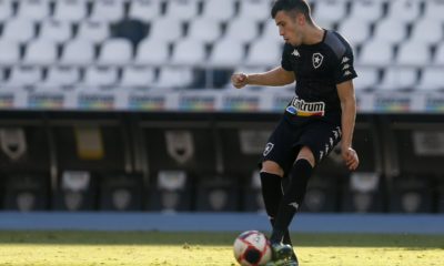 Matheus Frizzo em campo pelo Botafogo