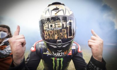 Fabio Quartararo comemorando o título da MotoGP