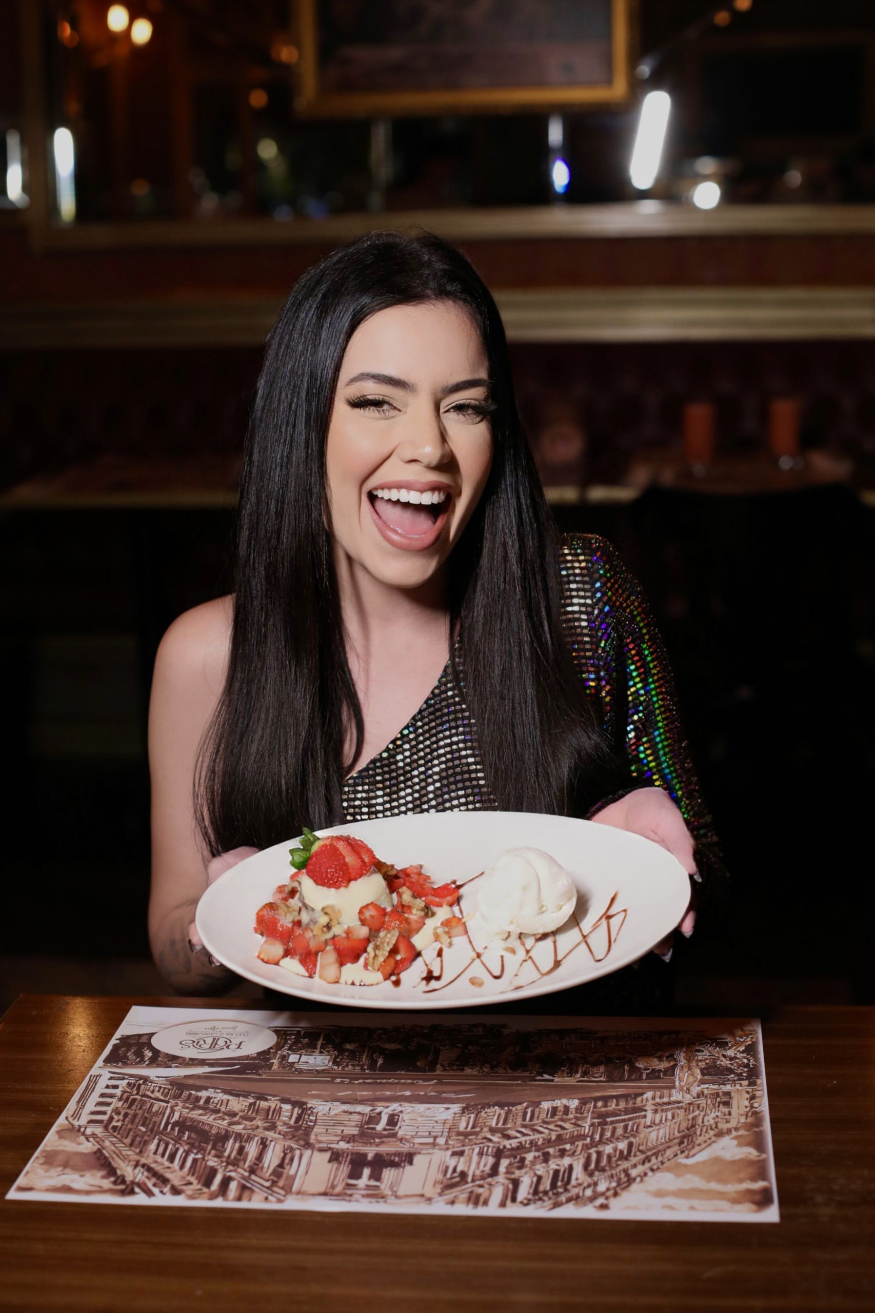 Influencer Gabriella Medina ganha sobremesa com seu nome em renomado restaurante