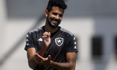 Lateral-direito Jonathan Lemos não vai ficar no Botafogo em 2022