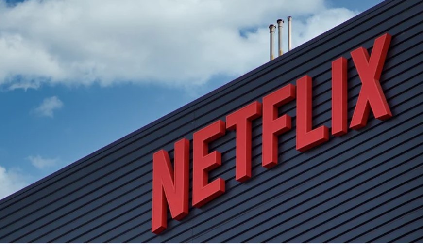 Procon volta a notificar Netflix sobre compartilhamento de senhas