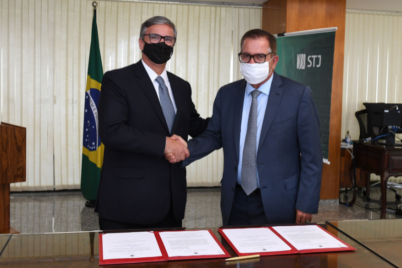 Imagem de Henrique Carlos de Andrade Figueira e Humberto Martins