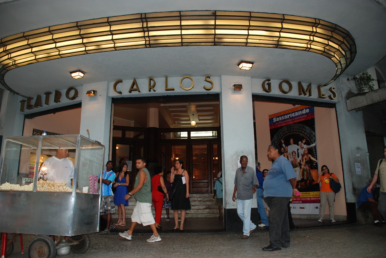 Prefeitura Inaugura posto de Vacinação no Teatro Carlos Gomes