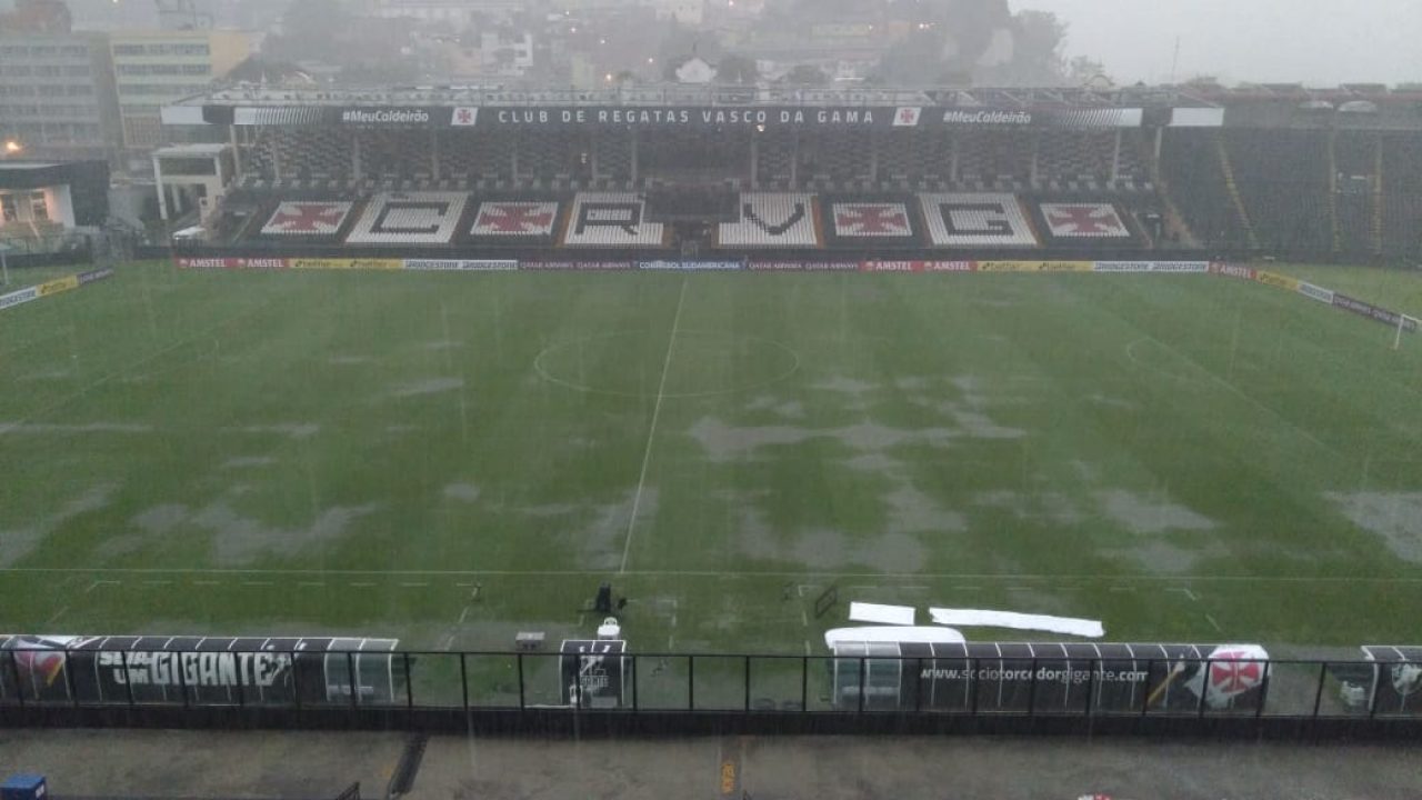 Chuva encharca gramado em Itapira e adia etapa final de Vasco 1 x