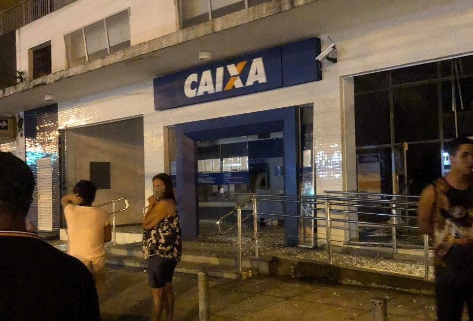 Bandidos Explodem Caixas Eletrônicos Na Zona Norte Do Rio Super Rádio Tupi