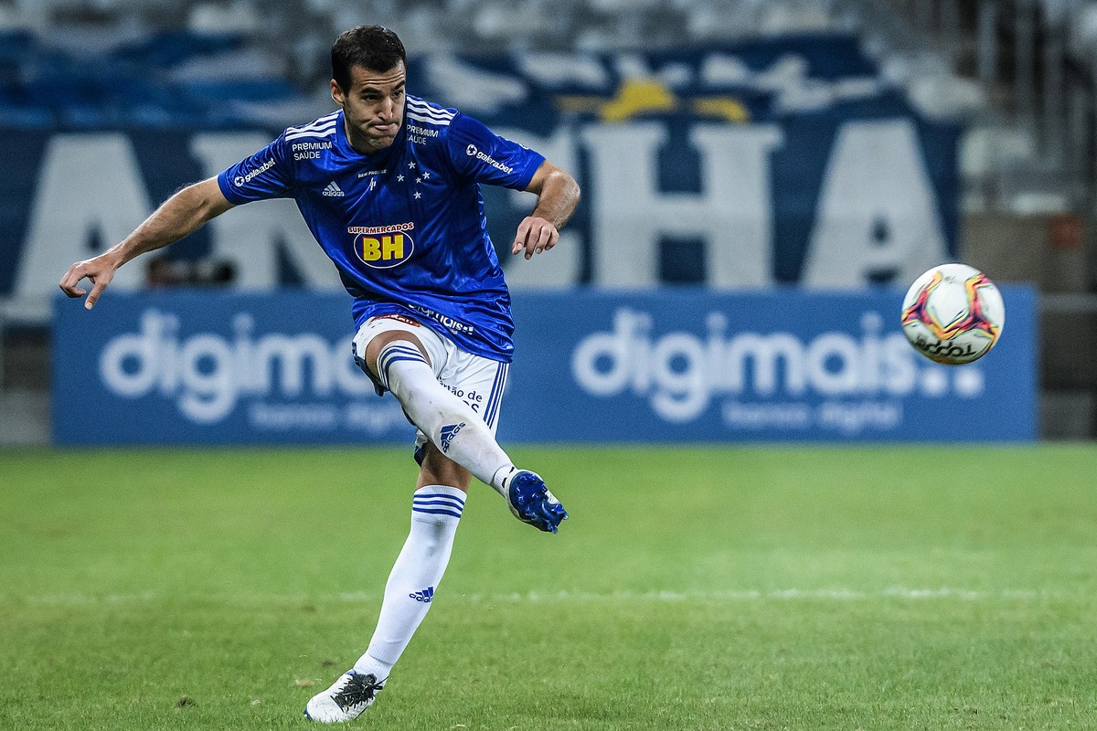 Raúl Cáceres em ação pelo Cruzeiro