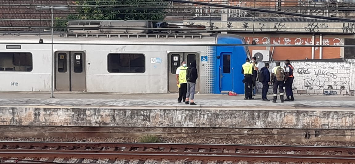 homem morre após cair em vão de trem