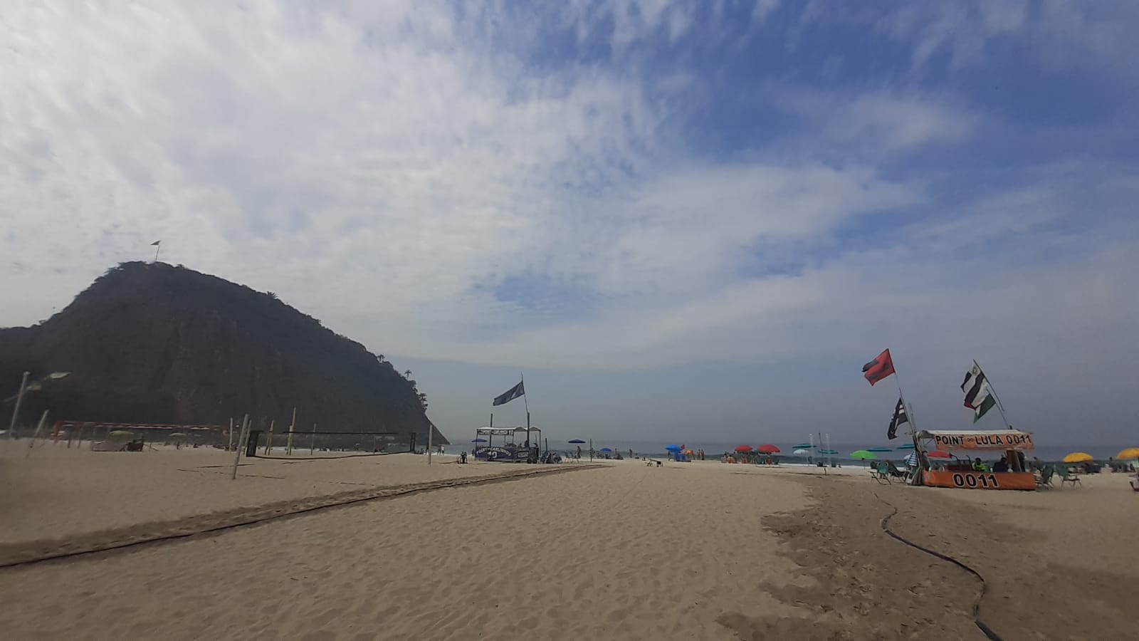 Na imagem, praia do Leme, Zona Sul do Rio
