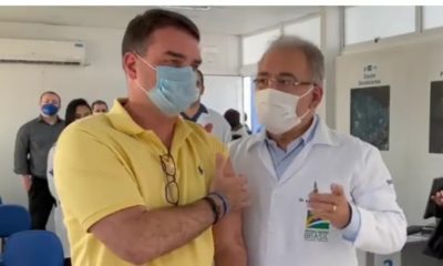 Flávio Bolsonaro posta vídeo sendo vacinado na repescagem