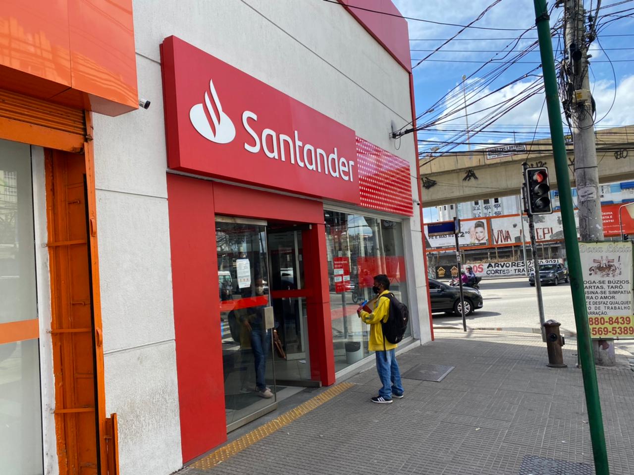Na imagem, banco Santander em Ramos