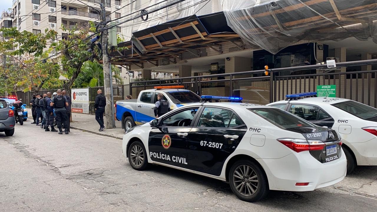 Na imagem, Policia investiga morte de empresário na Freguesia