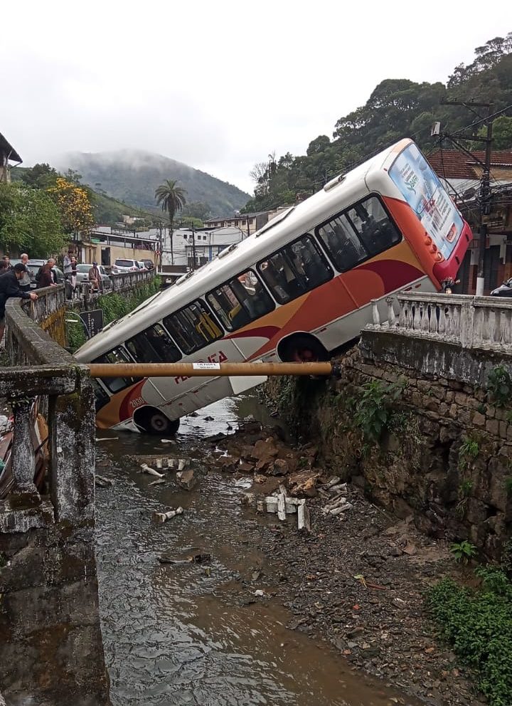 Acidente de ônibus em Petrópolis