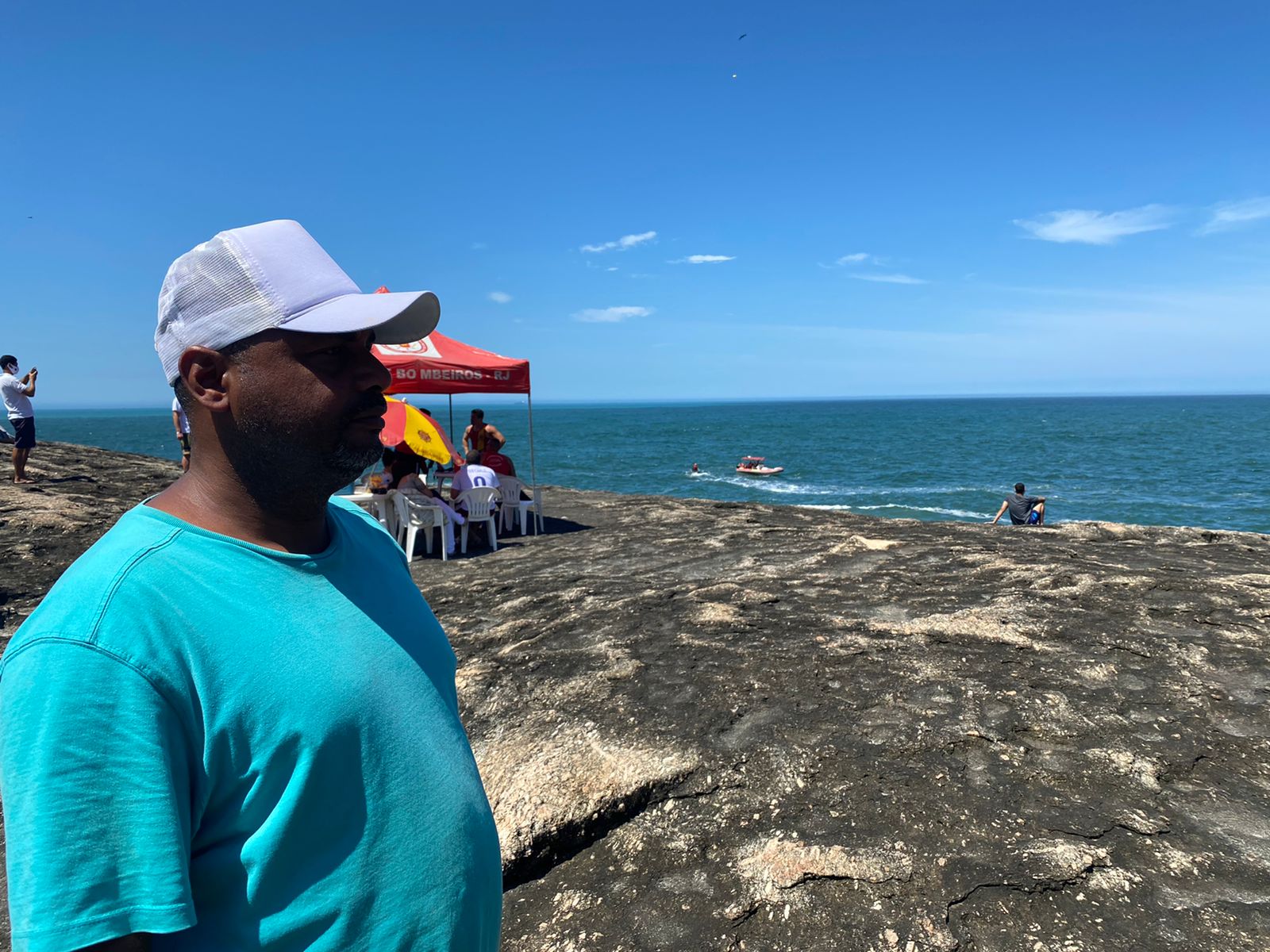 Amigo do marinheiro que desapareceu após cair no mar em Niterói 