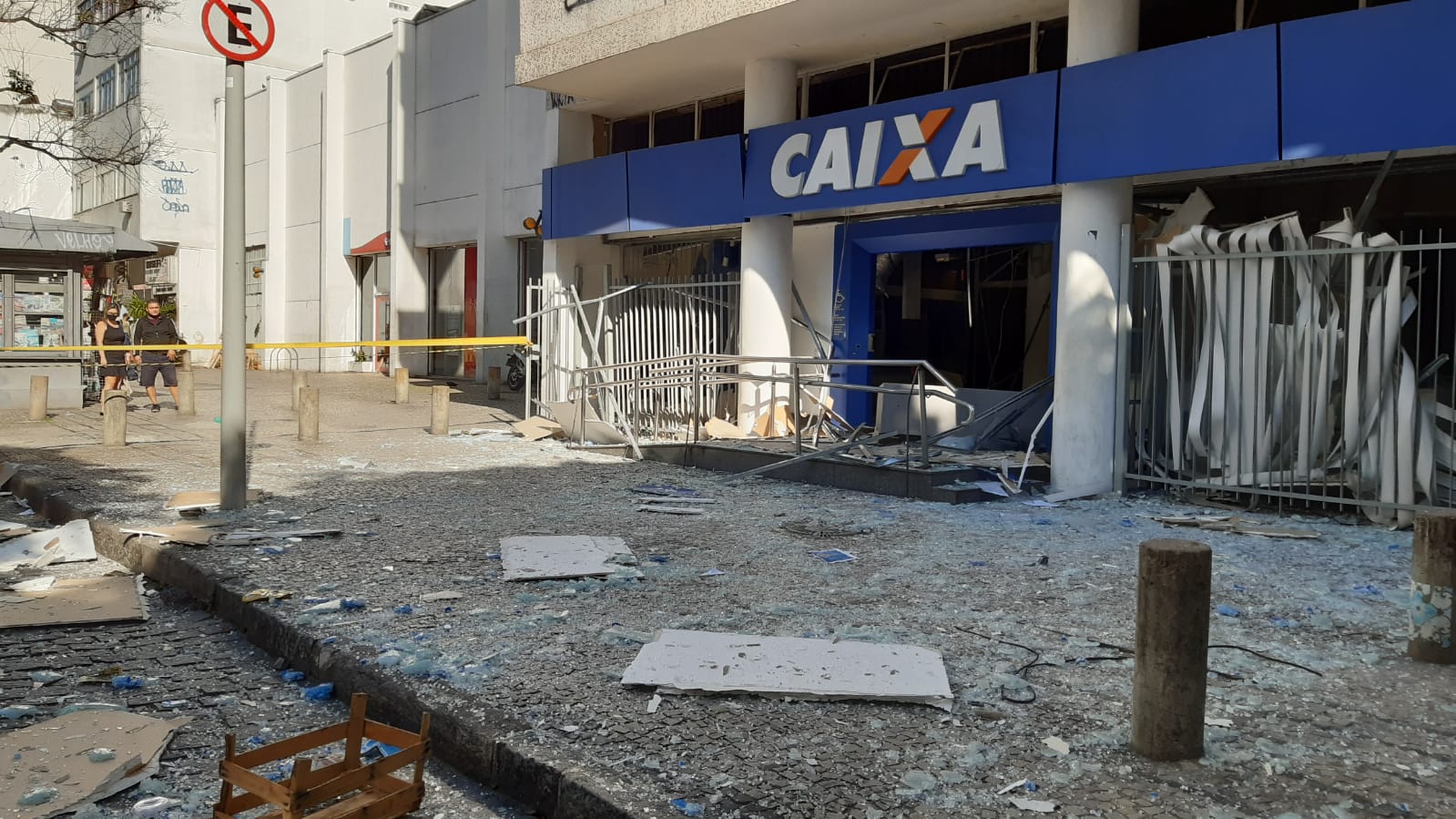 Criminosos explodem agência bancária em Vila Isabe