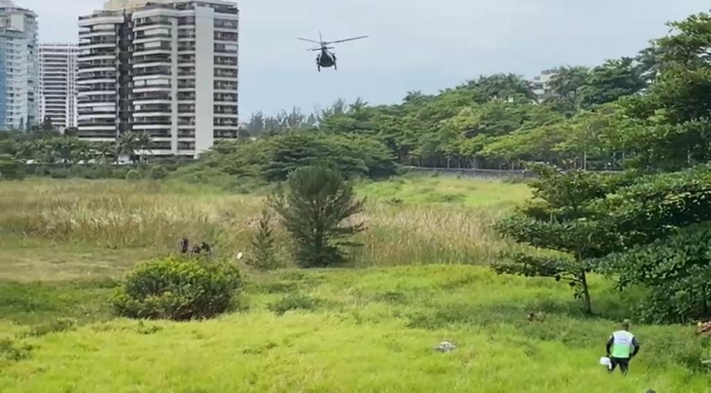 Um helicóptero ajudou na ação para localizar e prender os assaltantes