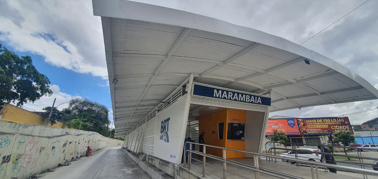 Imagem da estação Marambaia do BRT