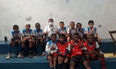 Imagem de crianças do projeto social da Flamengo