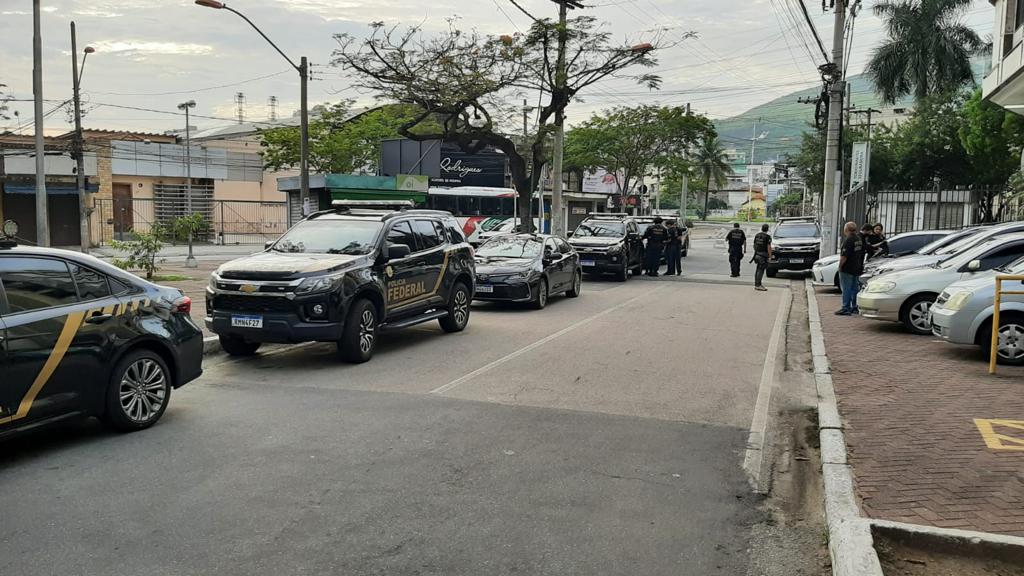 Carros da Polícia Federal